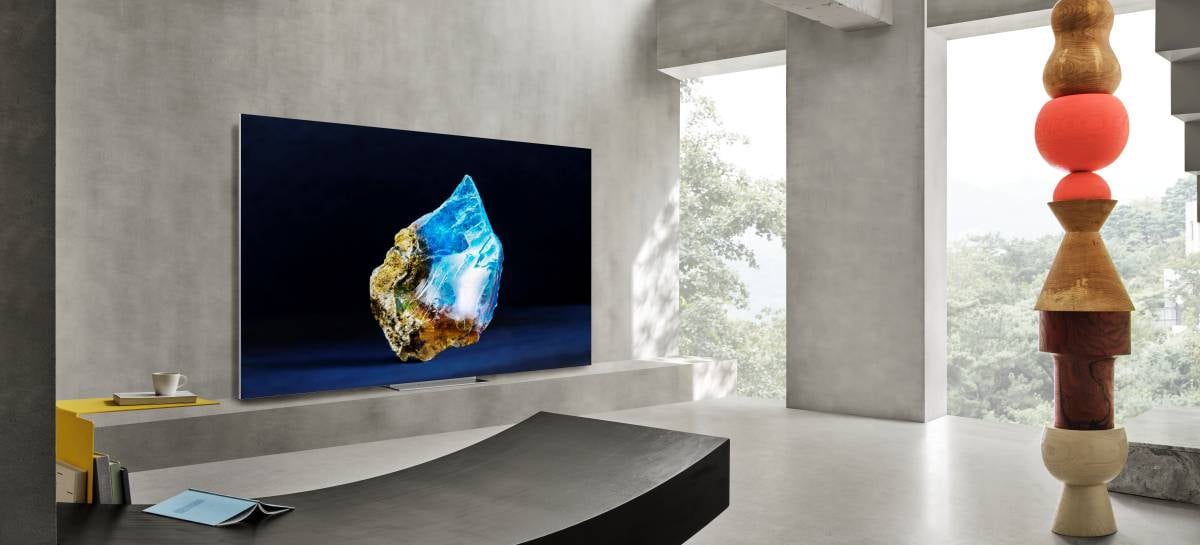 Incrível TV custa  1 milhão de reais no Brasil e   ela não vem com apartamento e nem carro de luxo incluso.